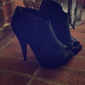 Jessica Simpson platform black heels size 7